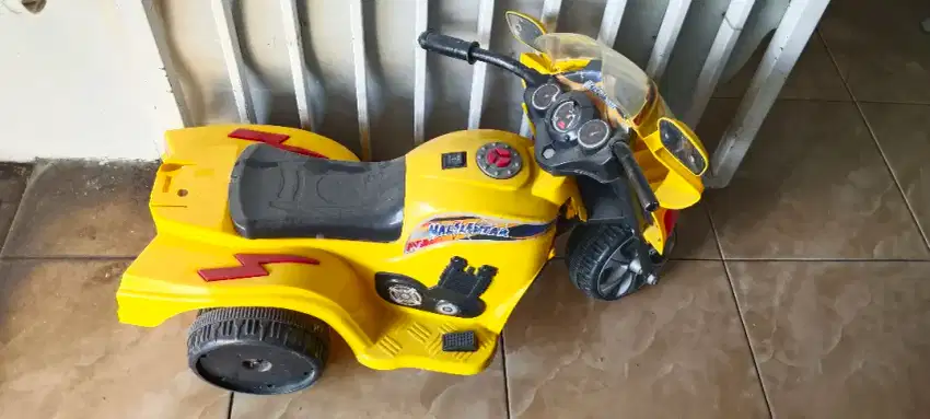 Motor aki anak Kuning