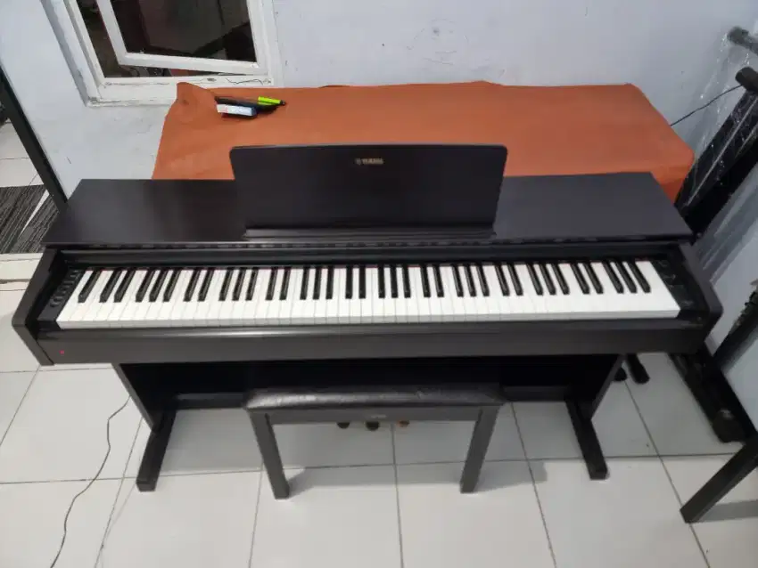 Piano yamaha arius ydp 143