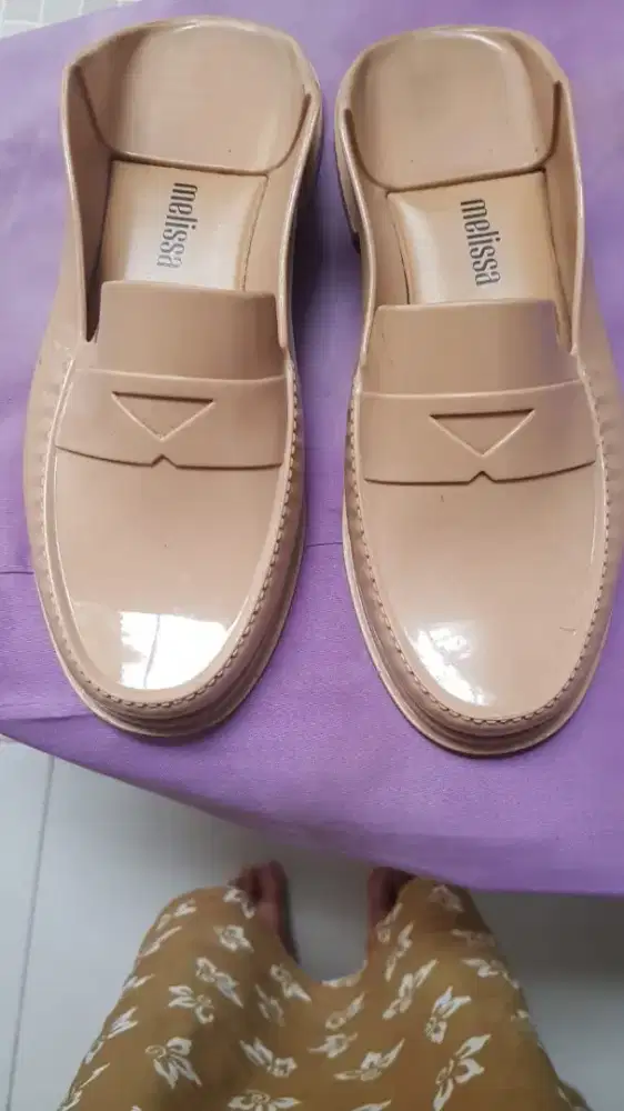 Dijual cepat dan murah sepatu merk Melissa warna cream size 37
