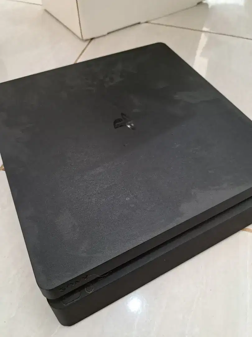 PS4 slim 500GB bonus 10 games