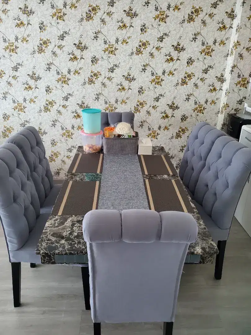Dijual hanya kursi makan 6 pcs kursi empuk Dan bagus