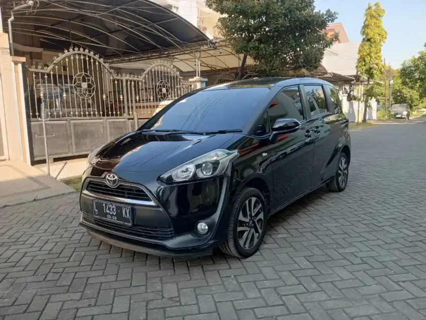 Toyota Sienta 1.5 V AT 2019