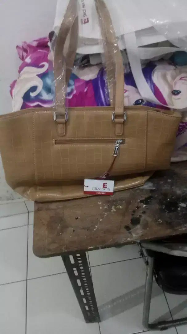 Tas merk elizabeth 150 ambil lokasi