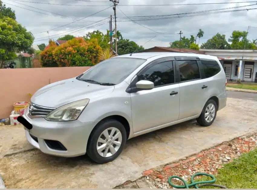 NISSAN LIVINA SV 1.5 A/T