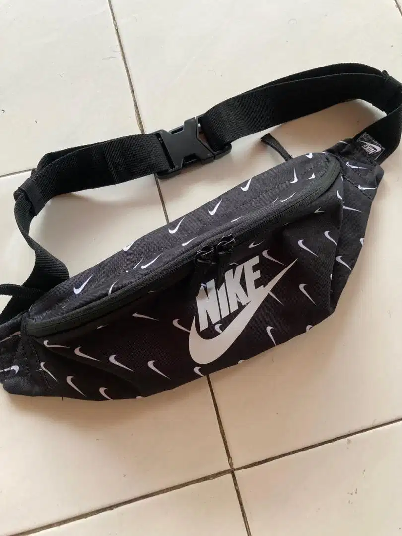 TAS SELEMPANG NIKE