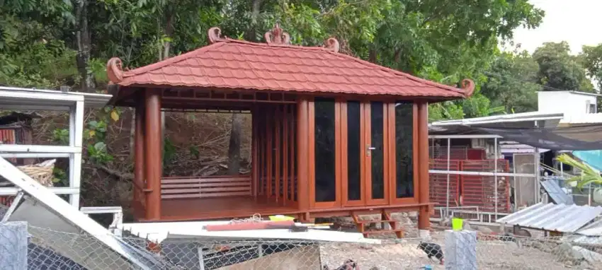 Gazebo taman pakai dinding kaca