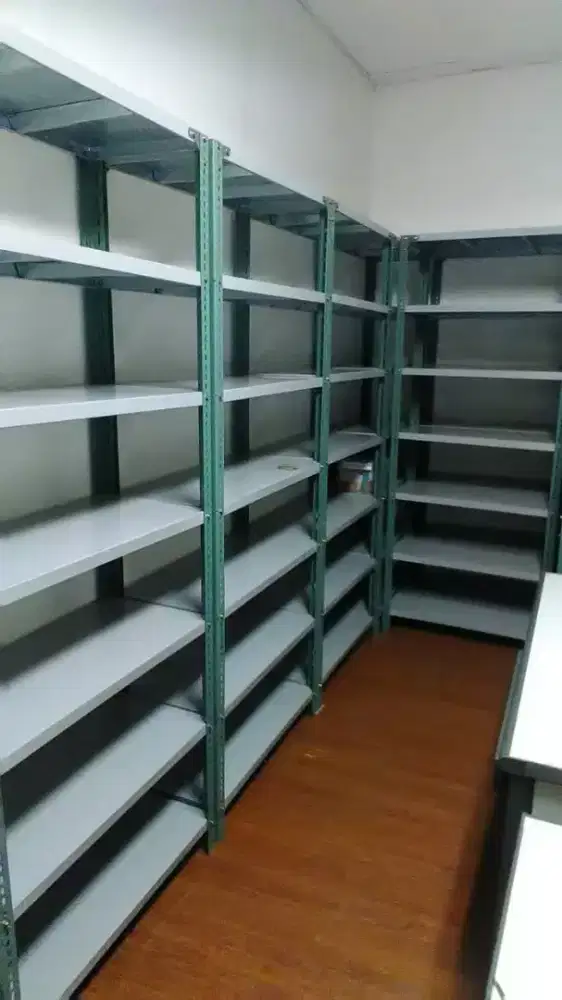 Rak besi siku lobang