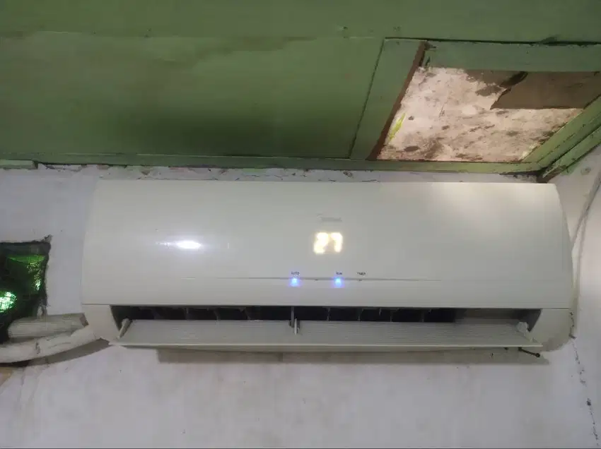 AC Midea 1/2 PK tipe lama