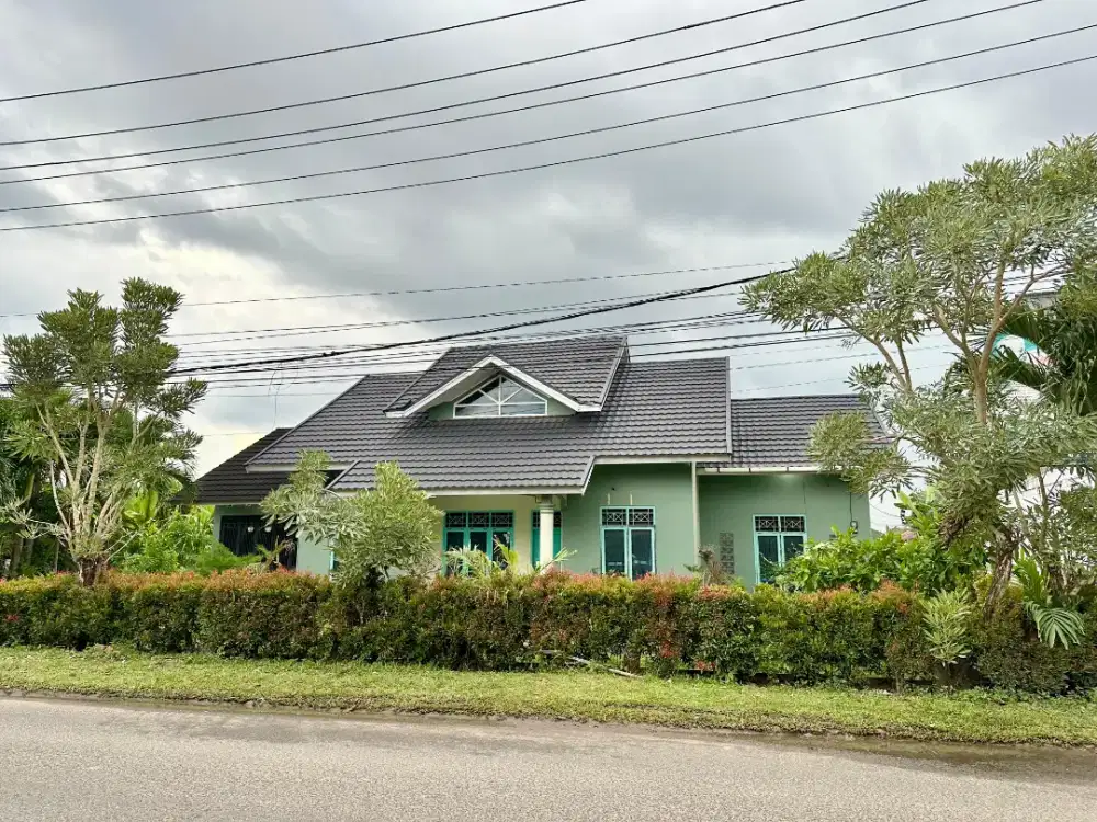 RUMAH LUAS SIAP HUNI SHM DI PINGGIR JALAN RAYA, JAMBI. JUAL ATAU SEWA