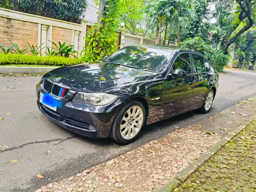 Di jual bmw e90 320i th 2008