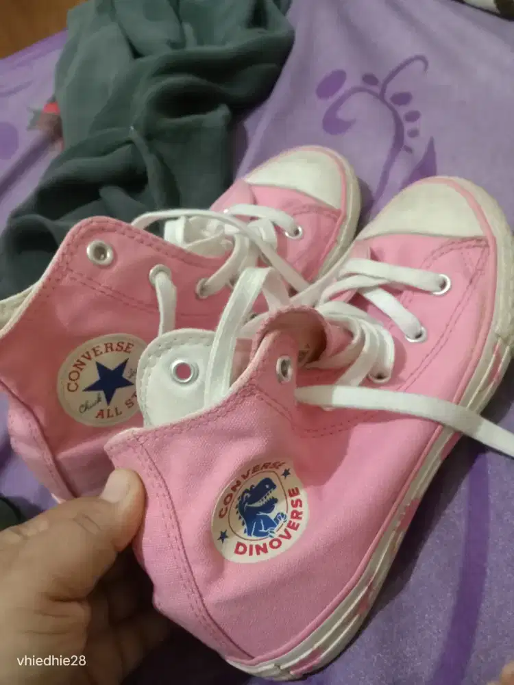 Sepatu Converse dino pink original