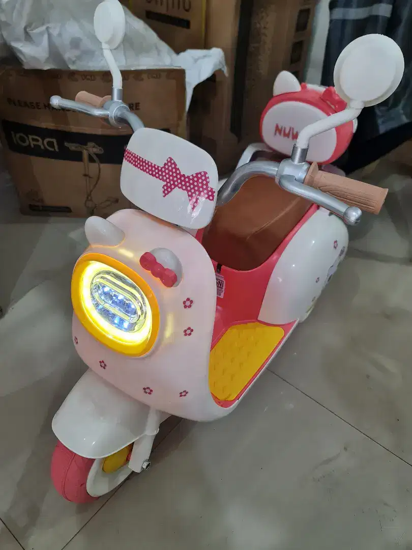 Motor Aki Scoopy PMB Hello Kitty / Kucing / Pink