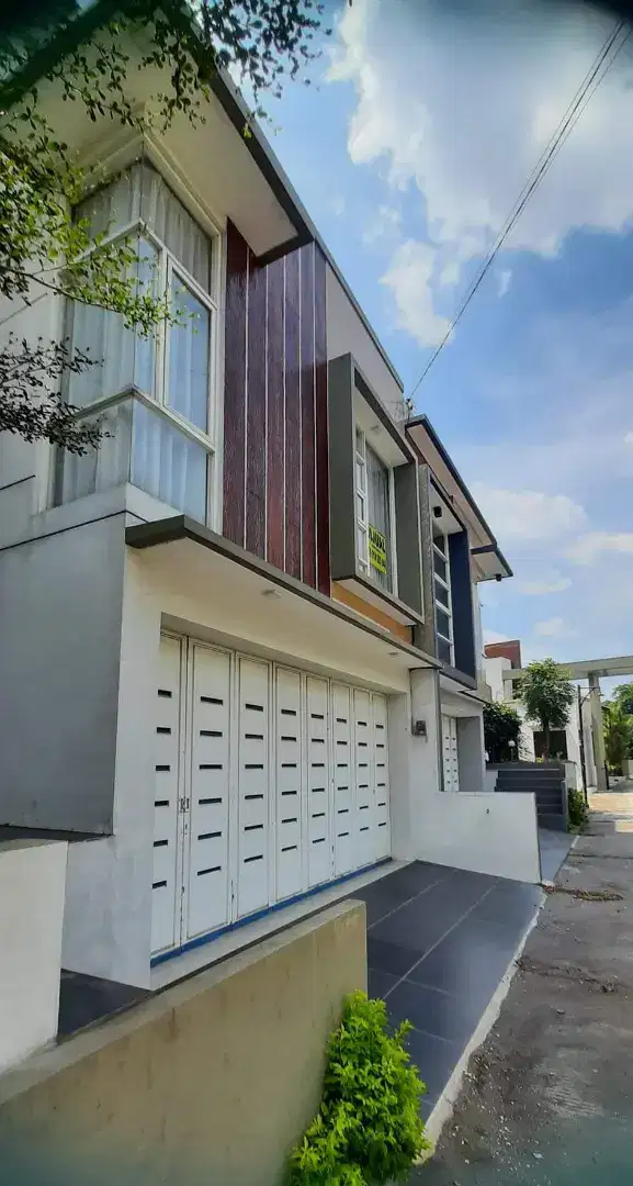 Dijual/ dikontrakan rumah 4 kamar tdr