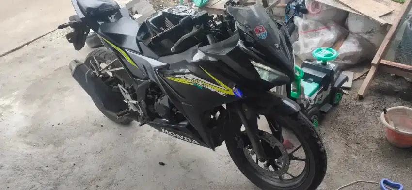 CBR 150R fering