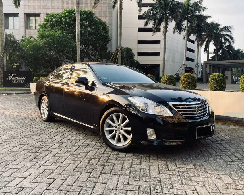 Toyota Crown Royal Saloon (S202 Generation) 3.0 - CBU Japan