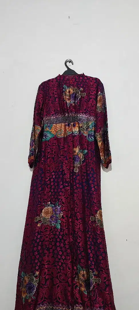 Gamis warna beludru motif magenta