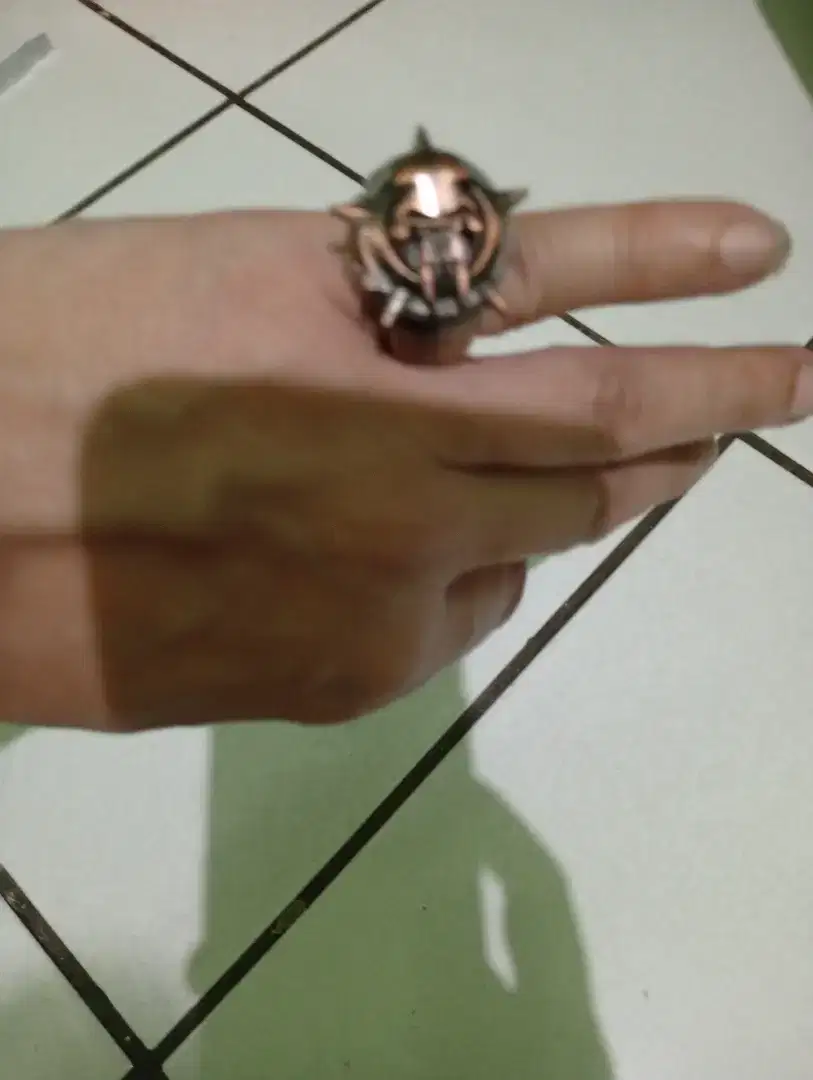 Cincin skull Punisher ada jamnya
