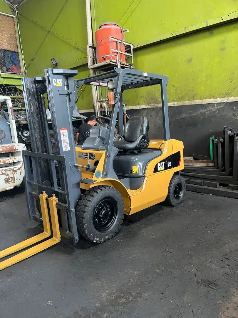 Forklift Caterpillar 2,5 Ton,Manual,Tiang 3 Meter,Mesin S4S,Tahun 2018