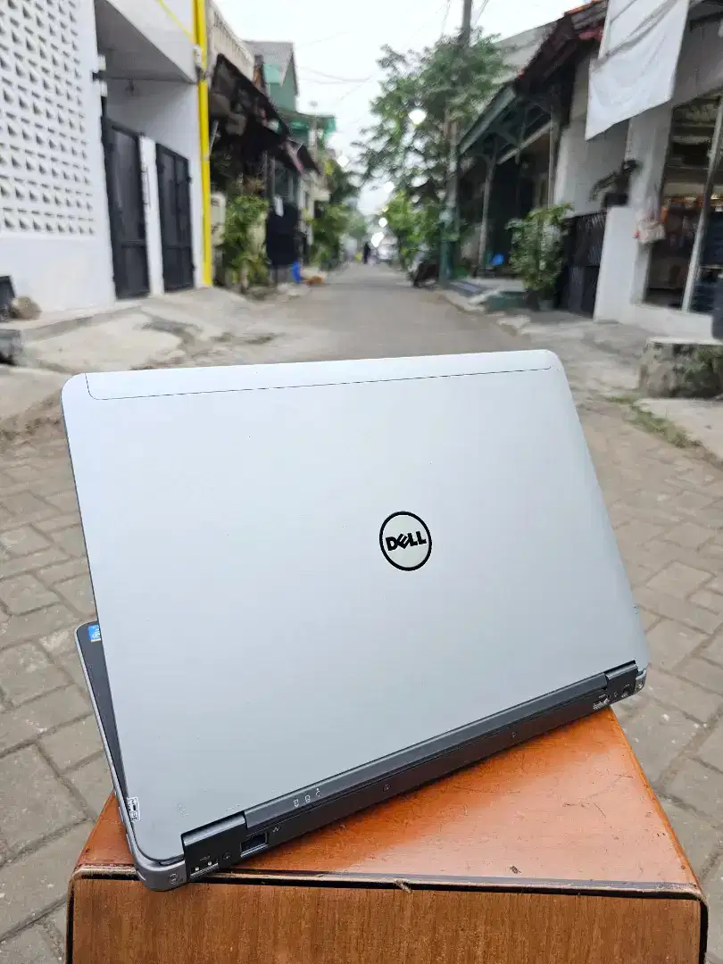 Laptop Dell Latitude E7250 Core i5 Batre Awet. Serbaguna (Siap Pakai)