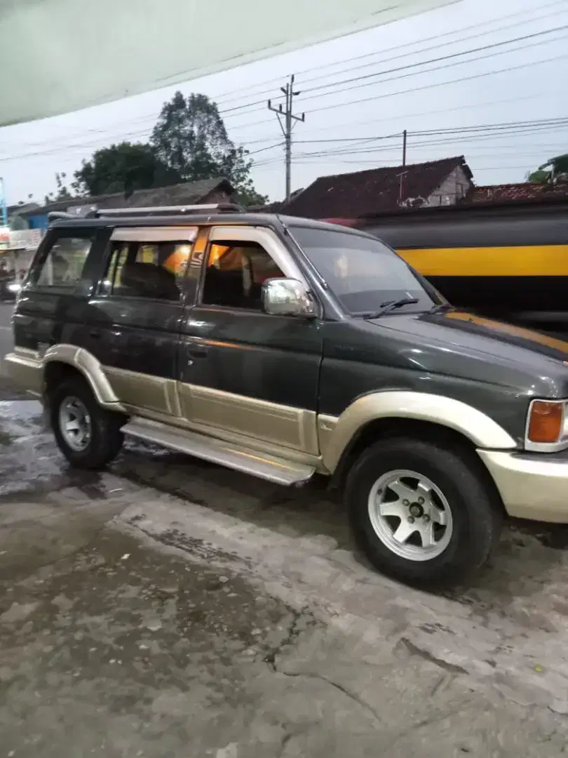 Dijual Isuzu Panther Hi-Sporty 2.5 Dirrect Injection irit  bertenaga