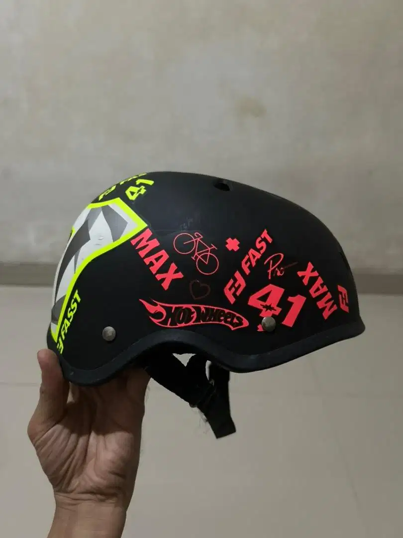 Helm sepeda motif custom aprilia