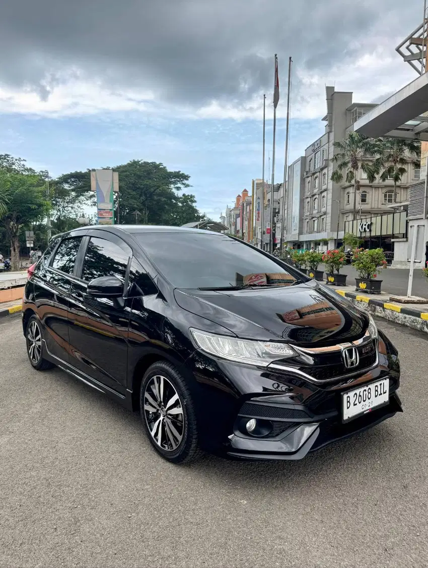 Antik! Honda Jazz Rs Cvt Matic Sangat Low Km Nik 2019 Warna Hitam