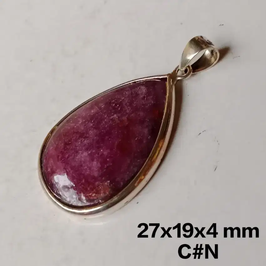 Liontin perak, batu permata natural ruby