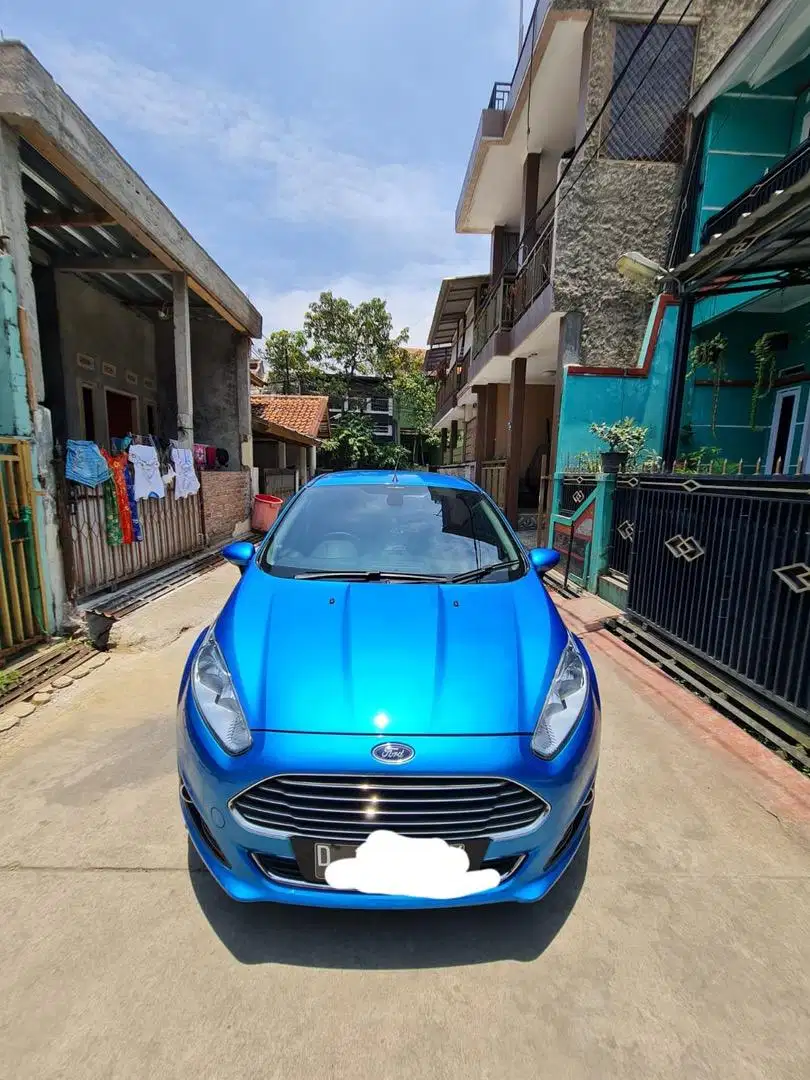 dijual mobil ford fiesta tahun 2014