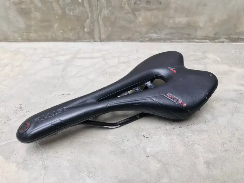 Sadel Saddle Jok Sepeda Roadbike ASTUTE SKY 3.0