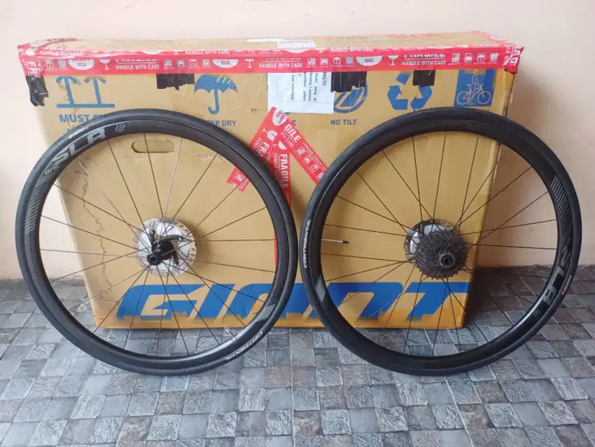 Wheelset Carbon Giant SLR1
Disc Centerlock 
Profil 33