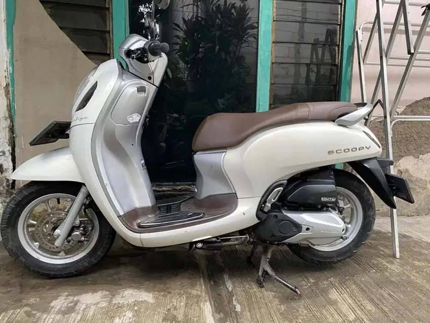 Honda Scoopy prestige white