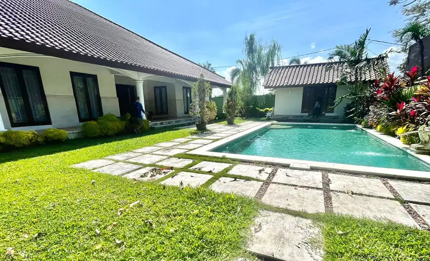 Dijual Villa Dengan Garden Yang Luas di Ketewel Gianyar Berjarak 500 m