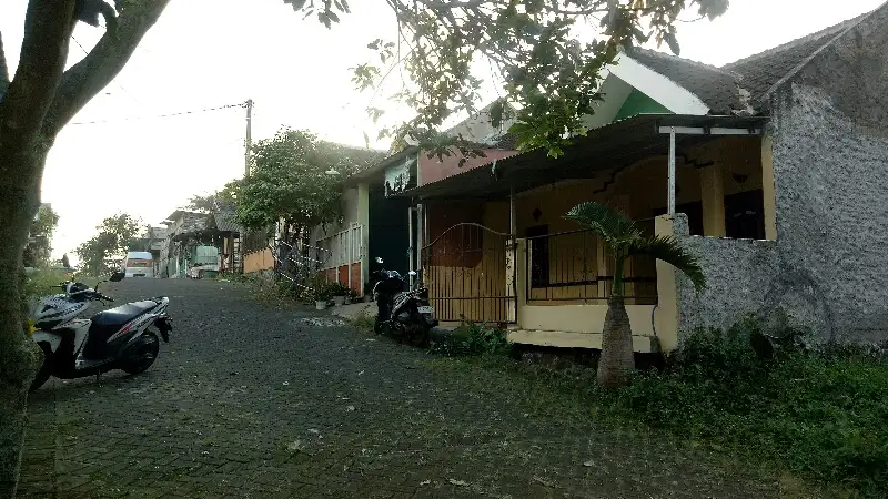 Rumah Pasar Karang Ploso Malang Pendem Batu