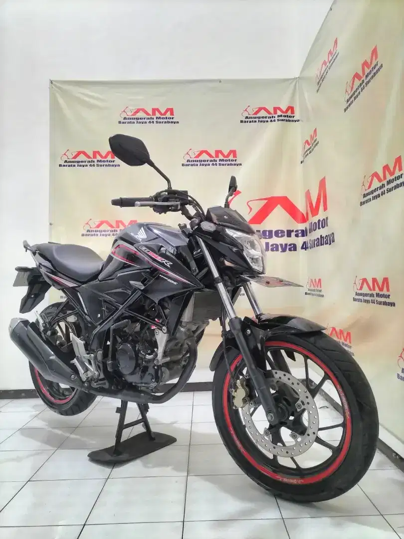 Honda CB 150 Tahun 2015 warna hitam glossy