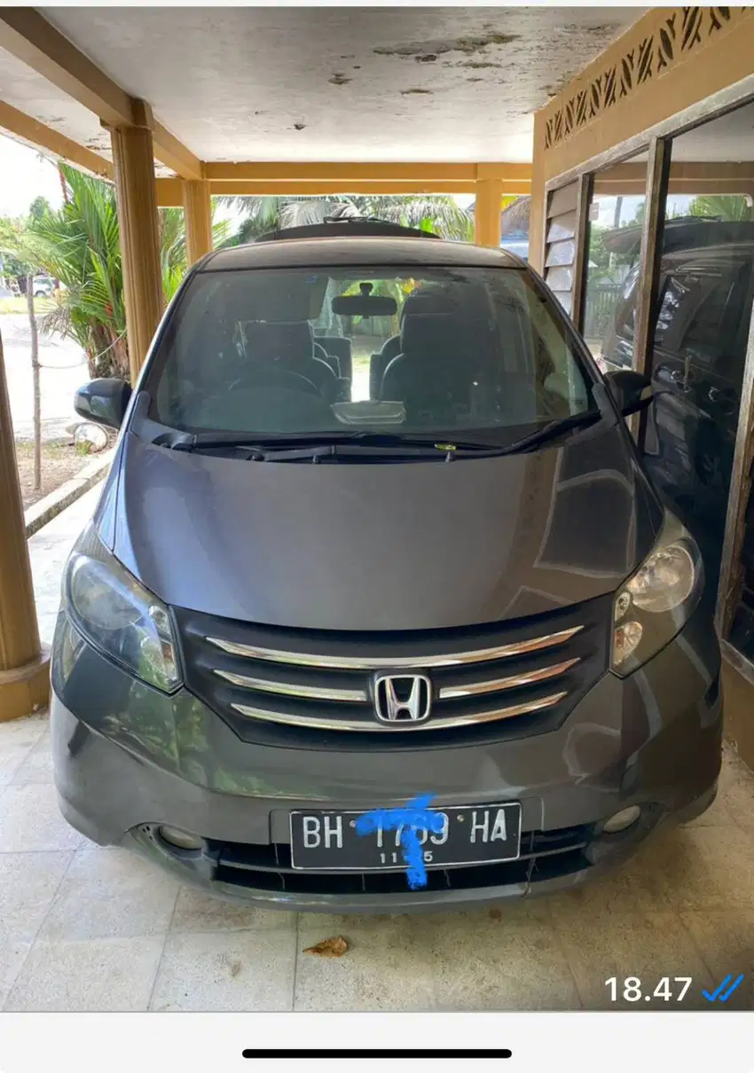 Honda Freed Tahun 2010 Warna Abu-Abu