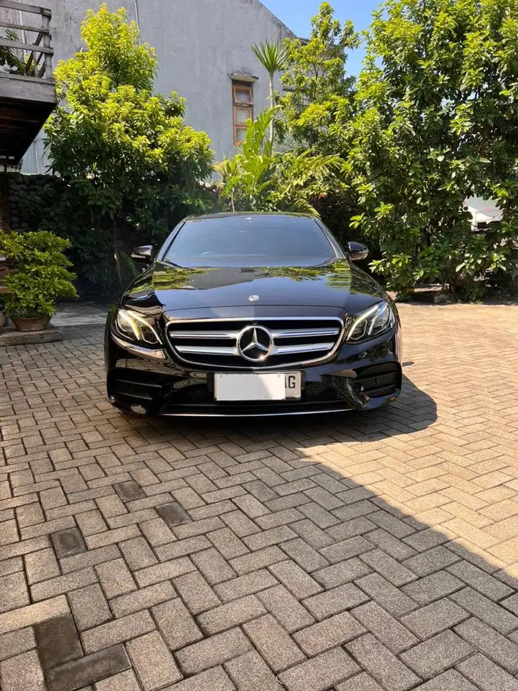 mersedes-benz E300 AMG LINE (istimewa)