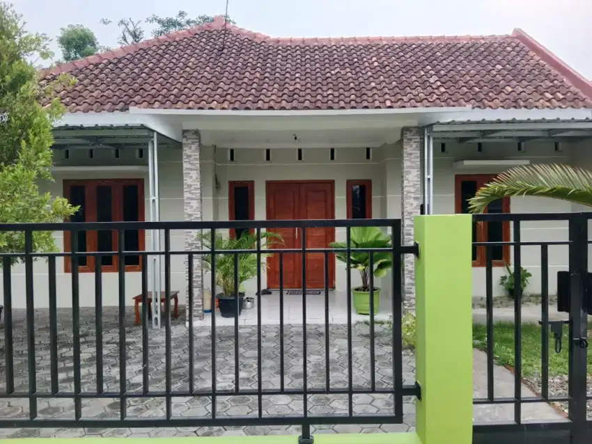 Jual rumah besar dan tanah luas dekat fasum