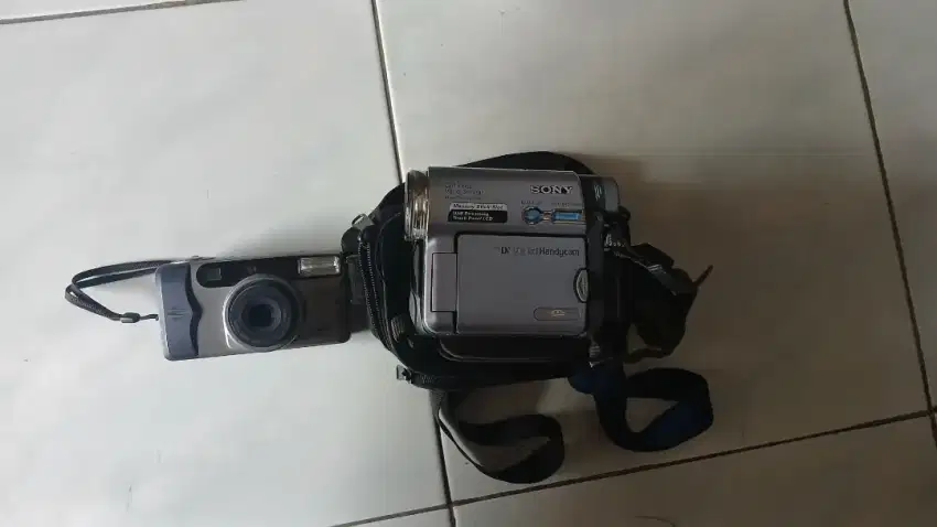 Handycam dan camera analog