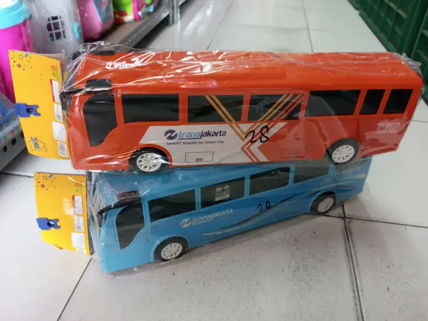 Mainan anak bus Transjakarta