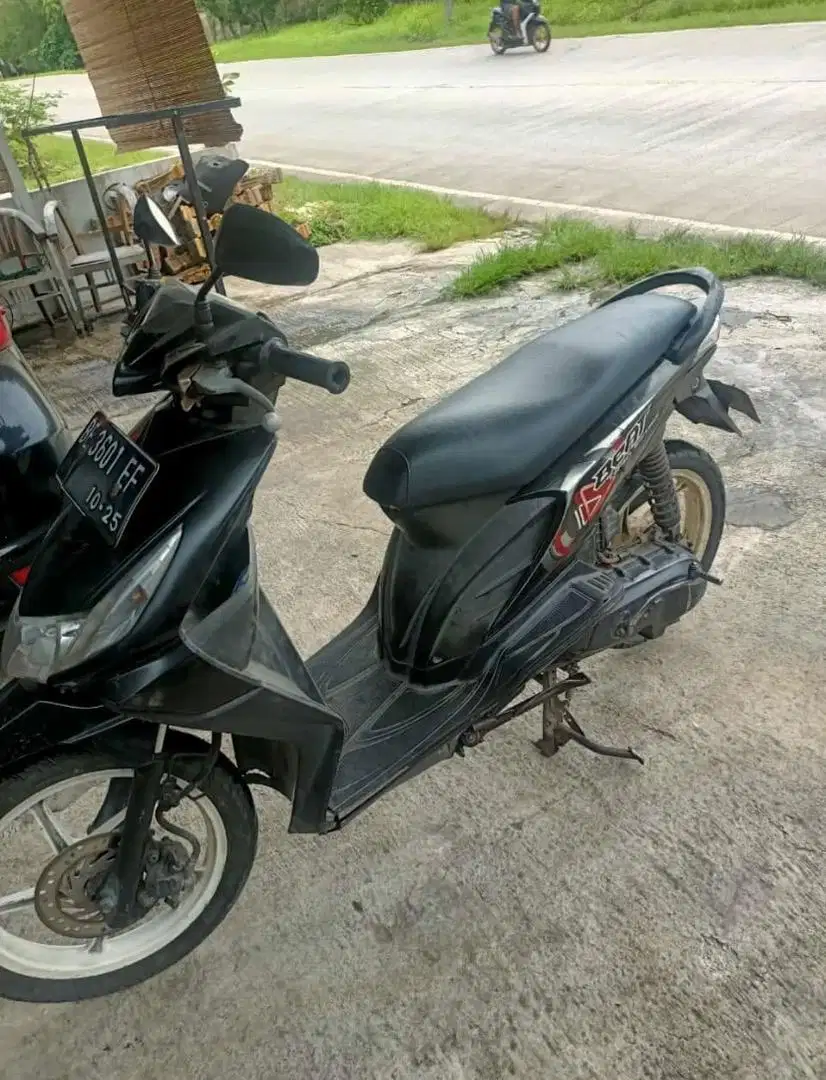 Honda Beat karbu 2010 hitam