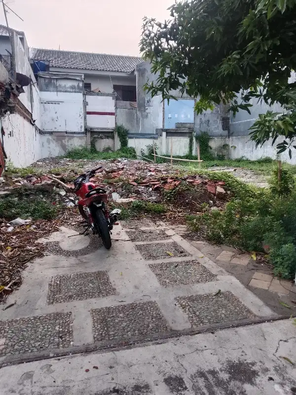 Jual Tanah di komplek Gudang Peluru, Tebet, Jalan lebar