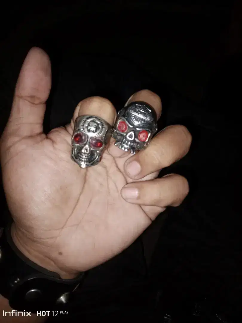 CINCIN TENGKORAK METAL TITANIUM