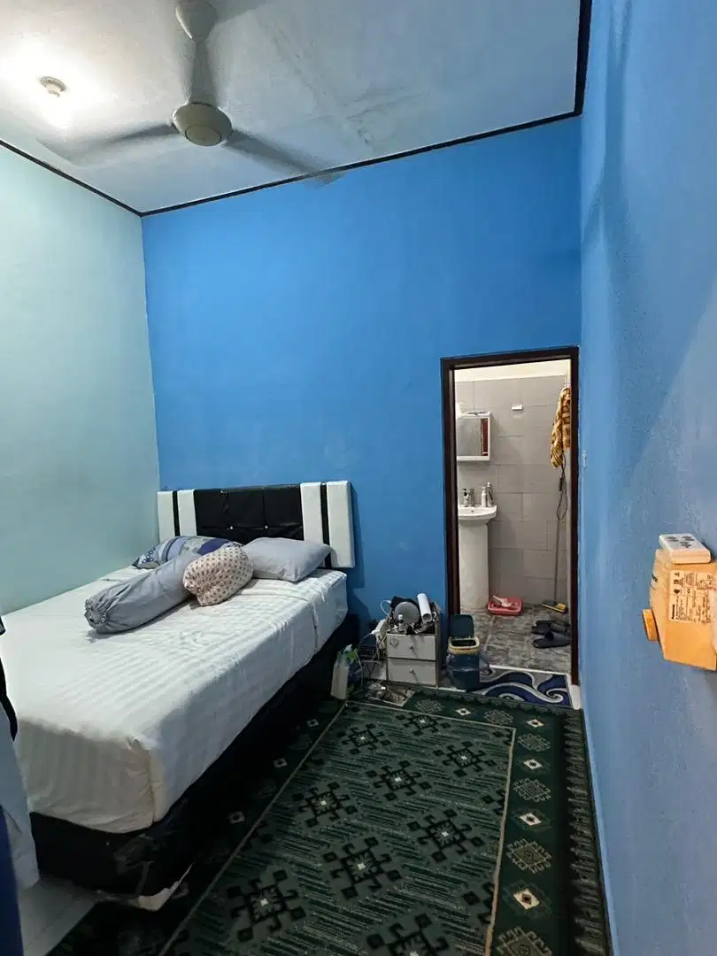 Tempat tidur ukuran raja 180*200