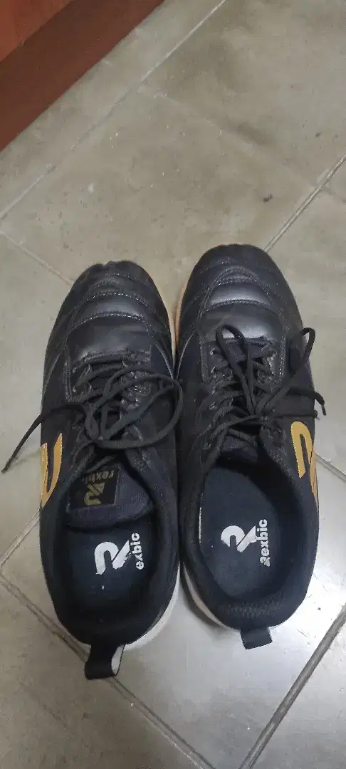 Sepatu futsal bekas