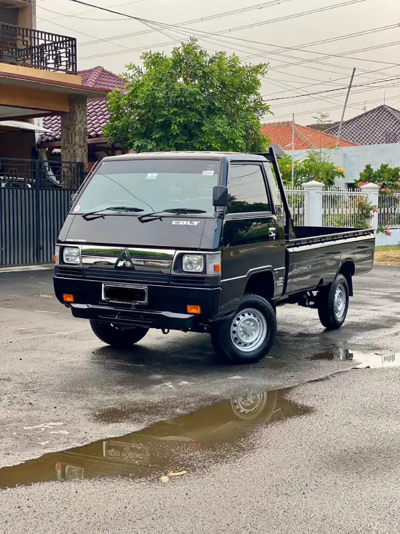 Mitsubishi L300 Pick Up 2.5 Diesel Manual 2022 Hitam