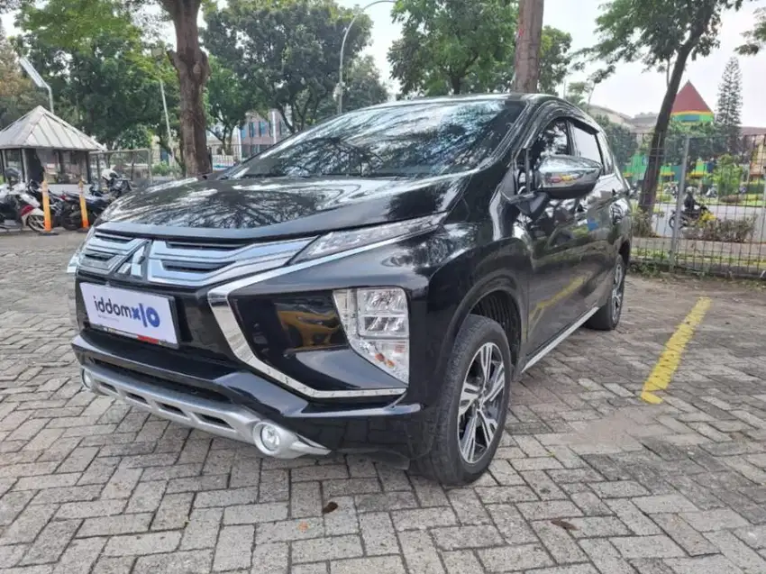 Mitsubishi Xpander 1.5 Ultimate Bensin-AT 2021 Hitam /