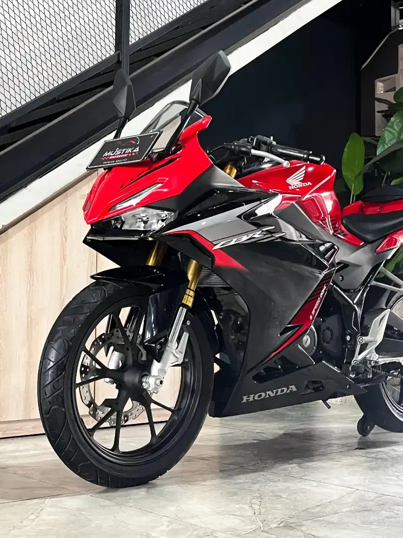 Cbr 150R 2021 Black Red.Odo 1300 km.Nopol S Bojonegoro(Gilbert)