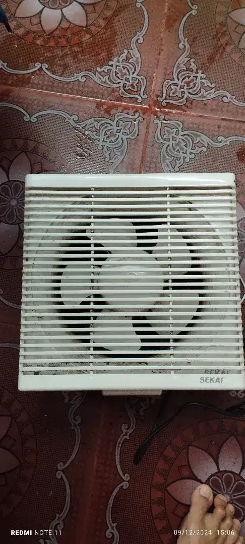 Exhaust fan dinding Merk SEKAI