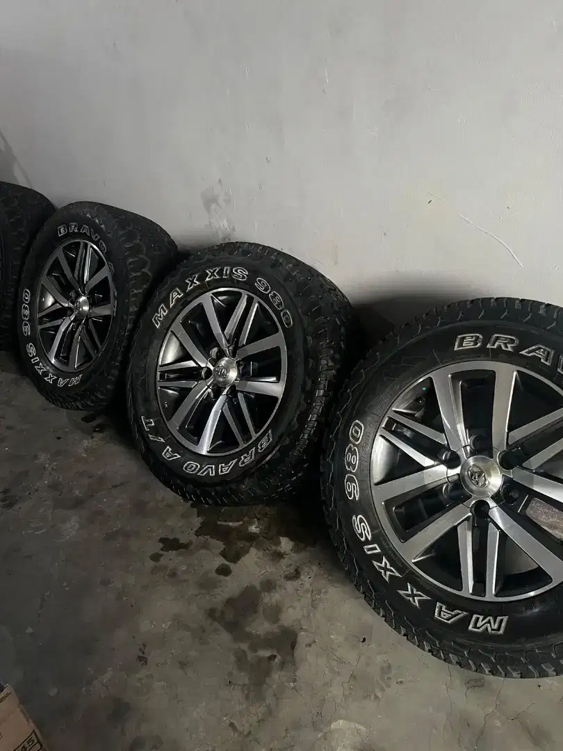 Velg OEM Fortuner VRZ Ori + ban Maxxis