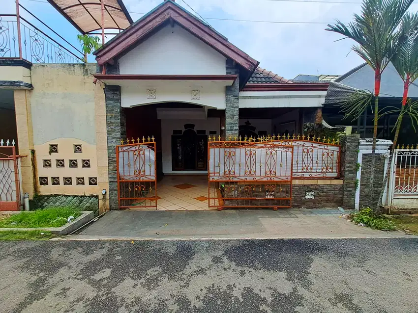 Rumah 2 Lantai Bagus Siap Huni di Pusat Kota Cianjur